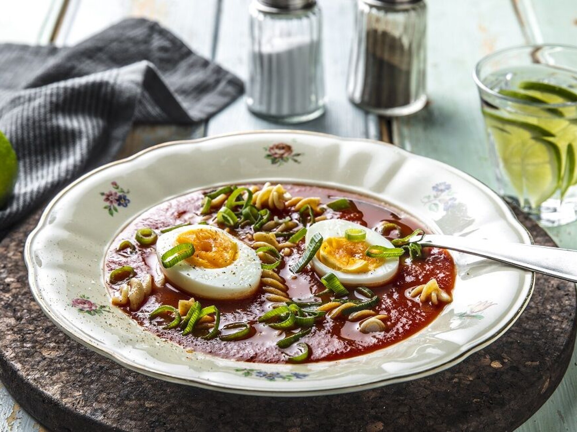 En fyldig og god tomatsuppe lager du enkelt selv – full av næring og utrolig god!
