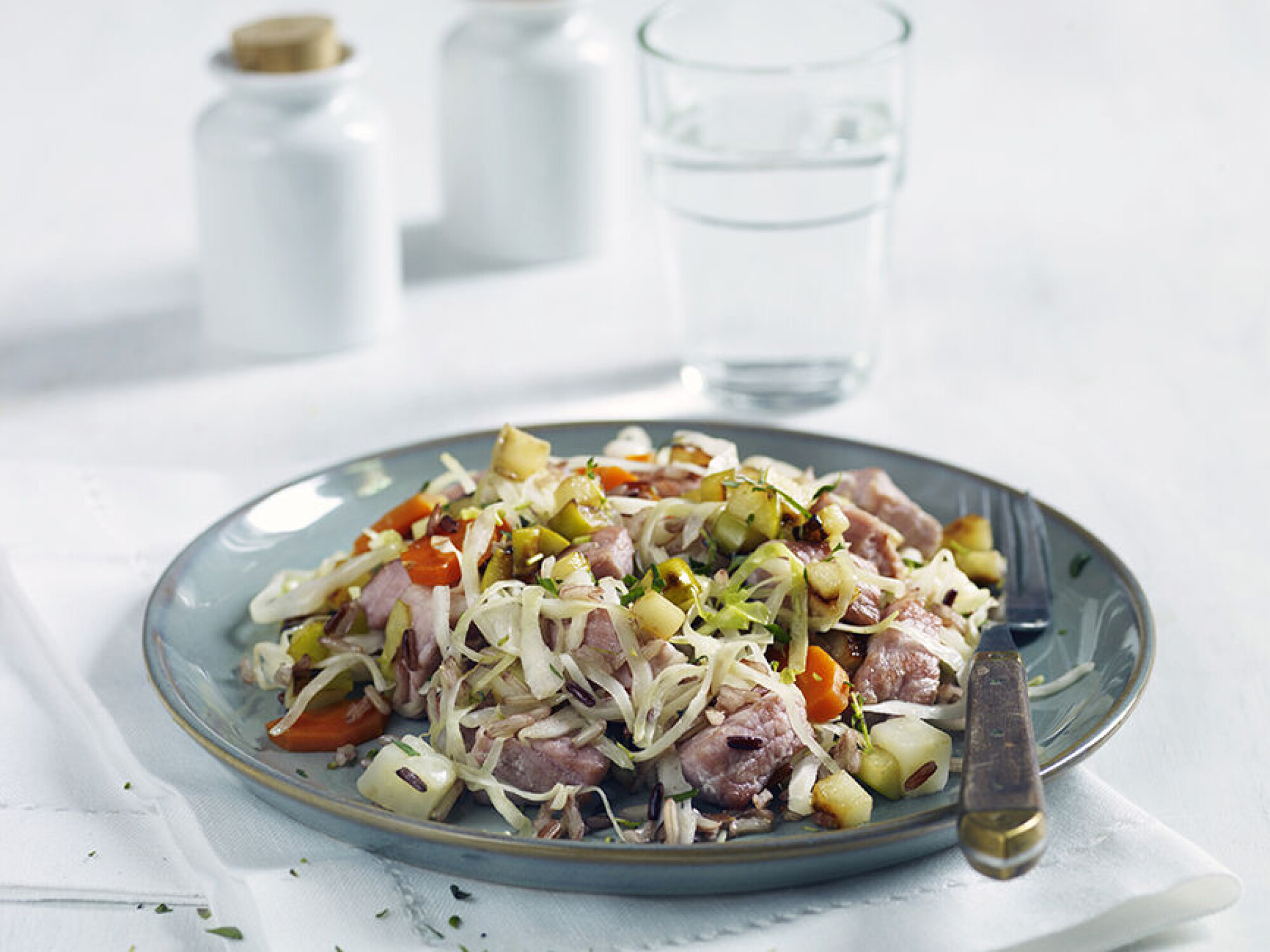 DIGG WOK: En god og mettende rett av kjøtt og rotgrønnsaker – med en frisk smak av epler.