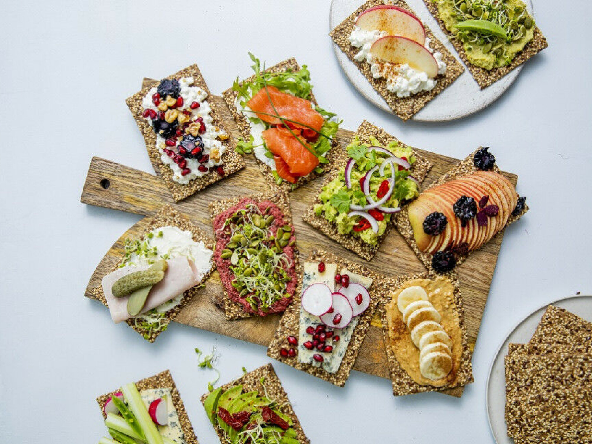 Et mellommåltid med knekkebrød kan være både næringsrikt og smakfullt!