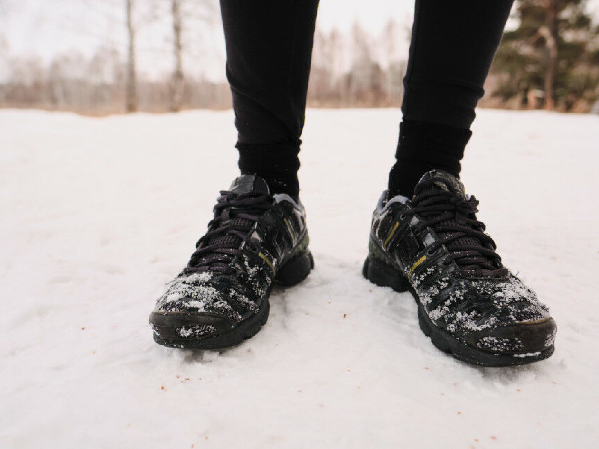 Bruk gjerne litt grovere sko eller tre på løpebrodder over joggeskoene om vinteren