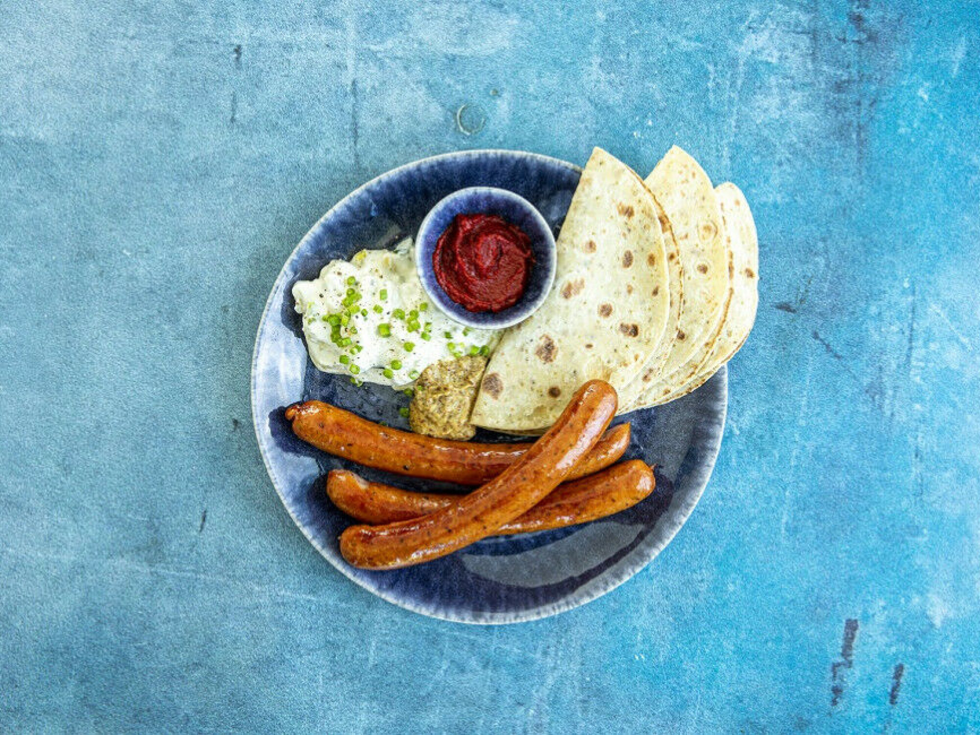 Klassisk pølsemiddag med potetsalat gir en skikkelig energitett middag!