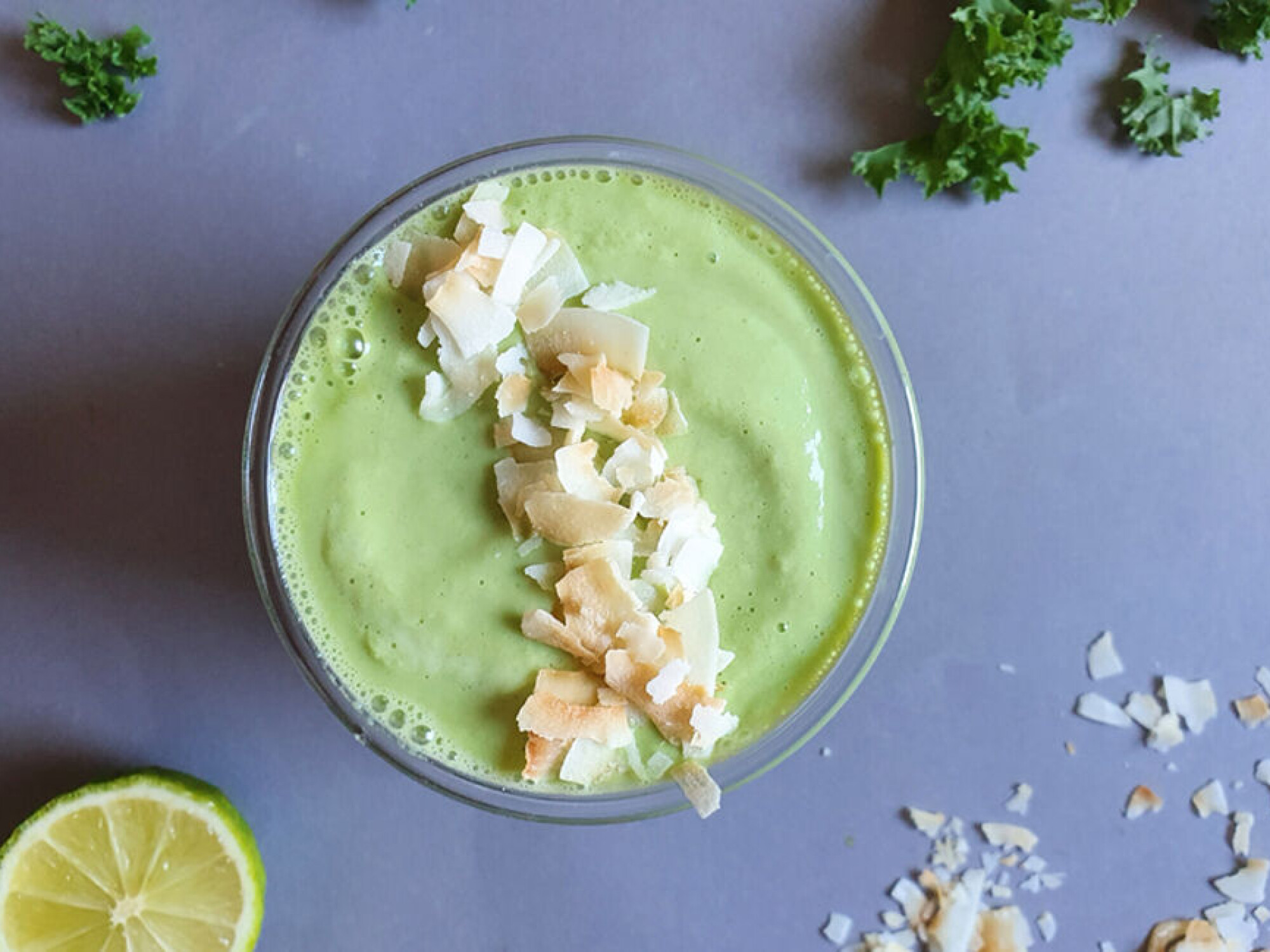 Et deilig mellommåltid i sommer kan være en pina colada-smoothie. Foto: Ida Bergsløkken
