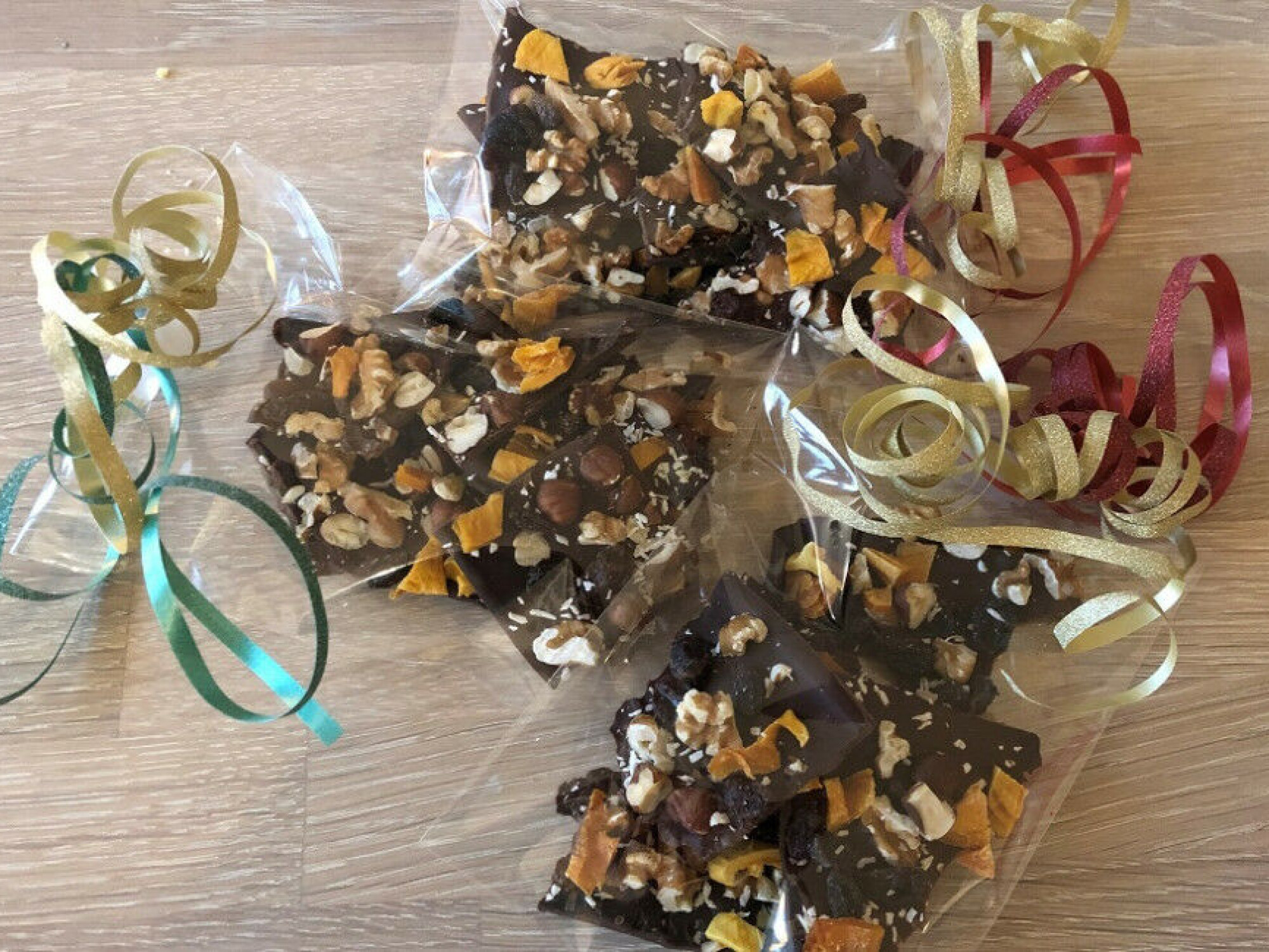 Hjemmelagde julegaver som varmer og smaker