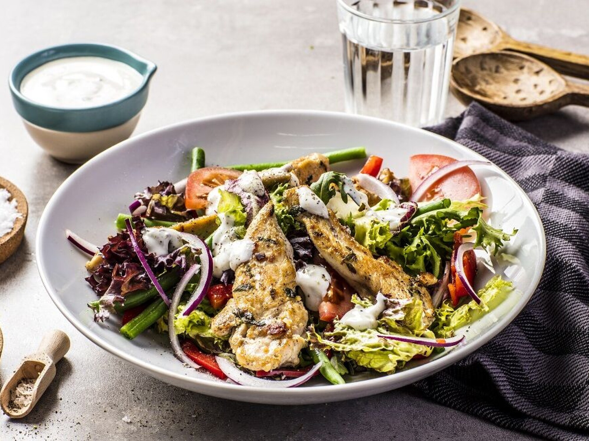 KYLLINGSALAT: Kyllingsalat er kjempegodt til både lunsj og middag.