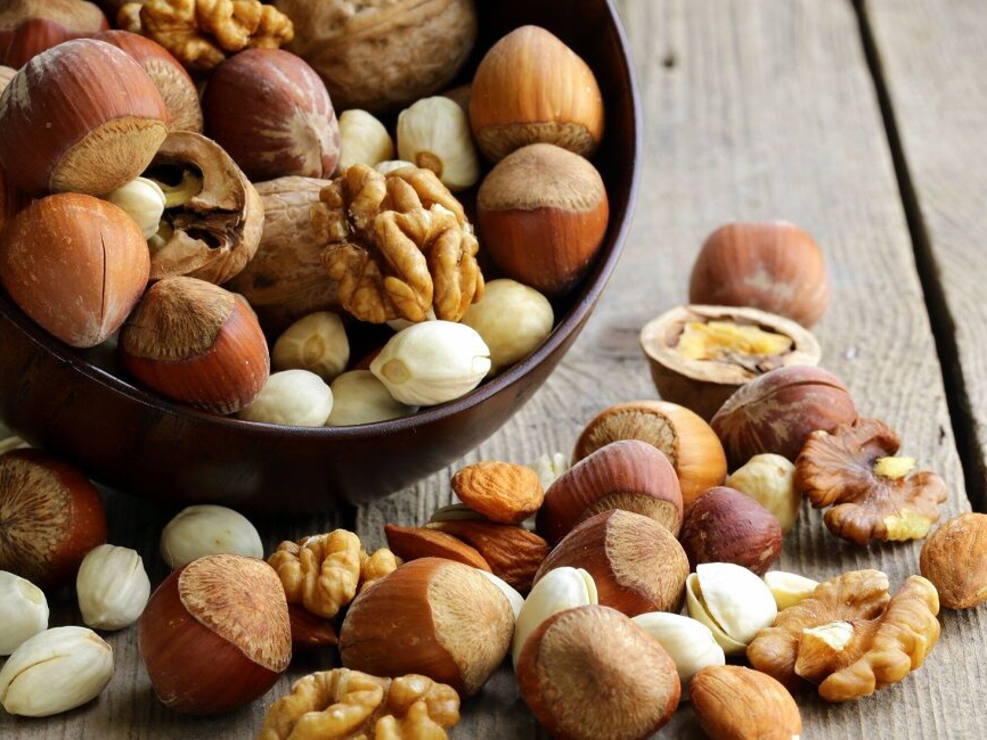 UTEN TVIL SUNT: Nøtter er noe av et mest næringsrike vi har. Ikke bare er de fulle av sunne fettsyrer, men også rike på proteiner, fiber, vitaminer, mineraler og antioksidanter.