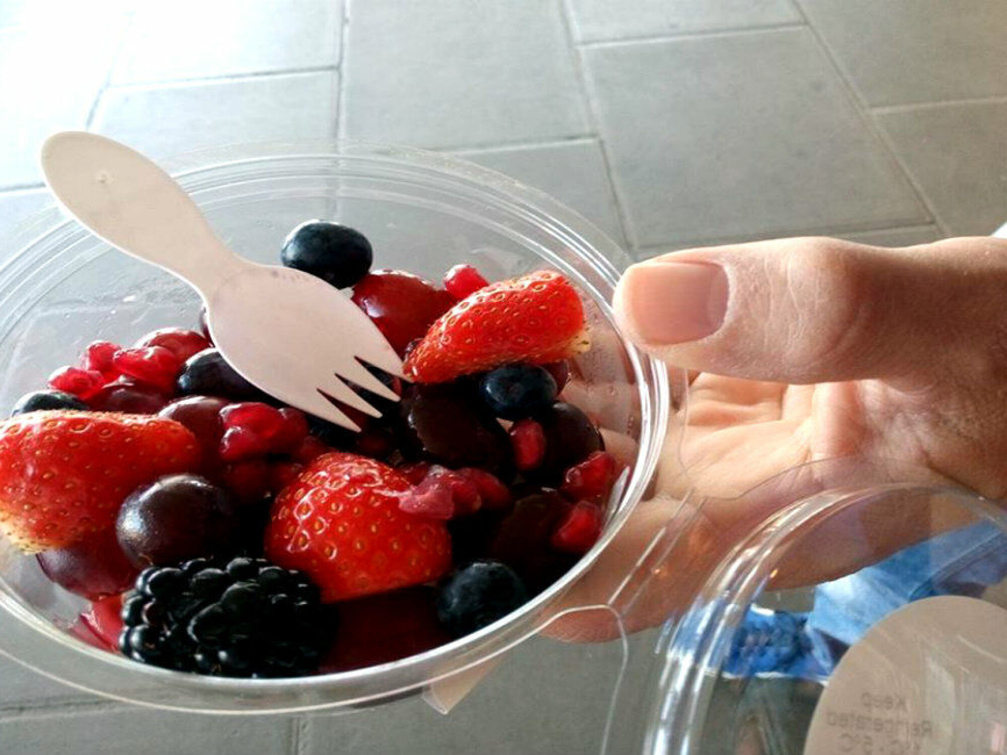 Friske og fargerike bær – hvorfor ikke ta desserten imens man vandrer og kikker litt på byen:)