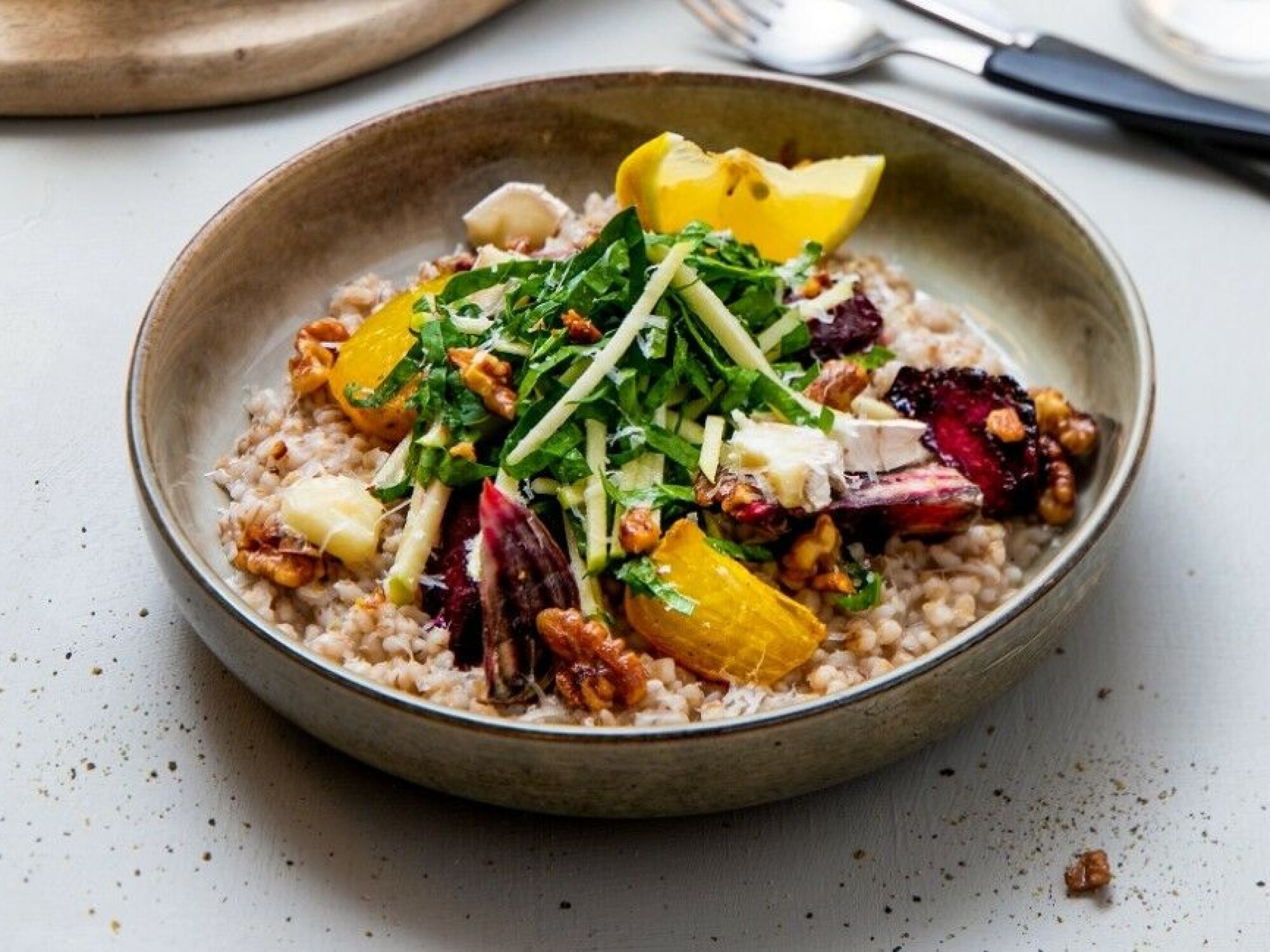 Vegetarbyggotto med ovnsbakte beter, valnøtter og Chèvre.